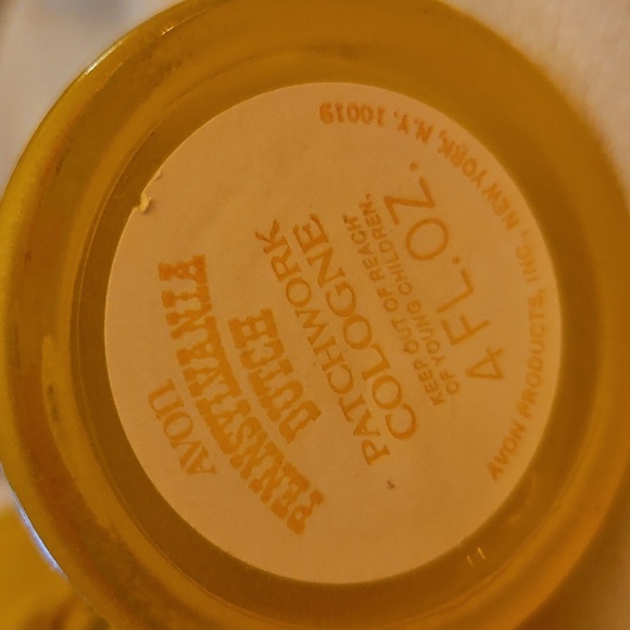 Vintage AVON Yellow and Orange Pennsylvania Dutch Glass Salt and Pepper Shakers - Picture 6 of 8